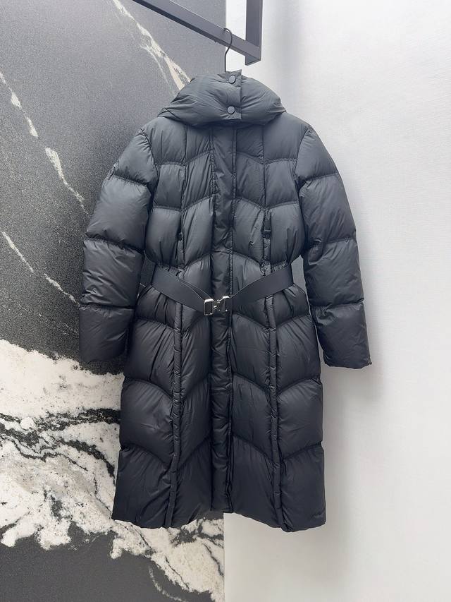 Bur 25Ss 秋冬新品经典连帽束腰短款连帽羽绒外套 配送调节腰带 冬天的搭配神器早秋必备单品 修身版型百搭不挑人 原版定制国标90白鸭绒填充 进口轻盈记忆丝