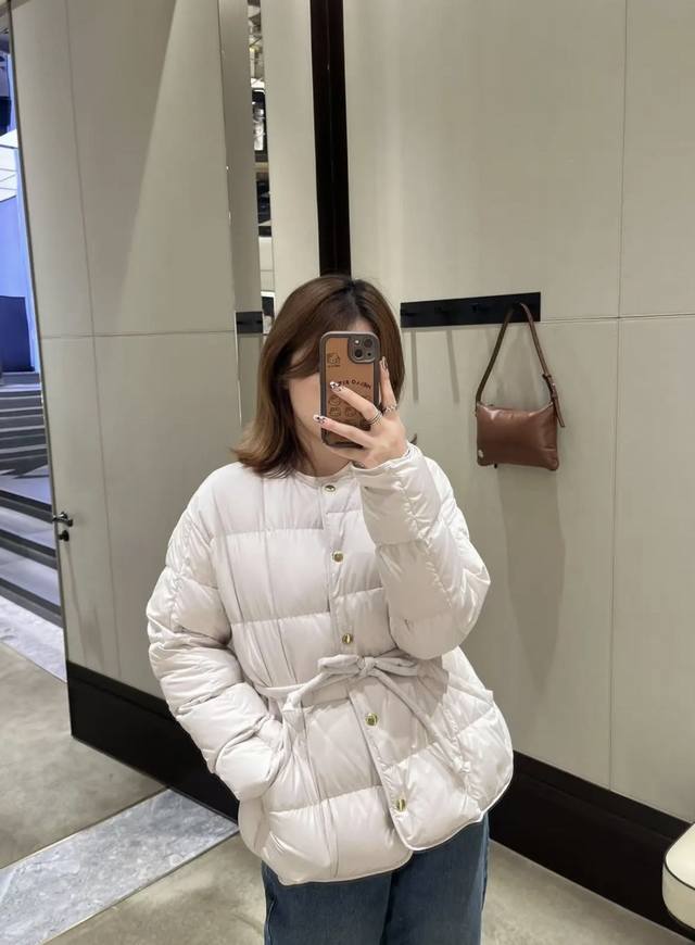蒙口 25早秋新款 菱格绑带棉服 圆领白鹅绒外套时髦精必入双口袋设计 袖子设计标志原版开发全套五金辅料配件 腰部绑带设计设计高级又时髦收腰版型 一个色Sml
