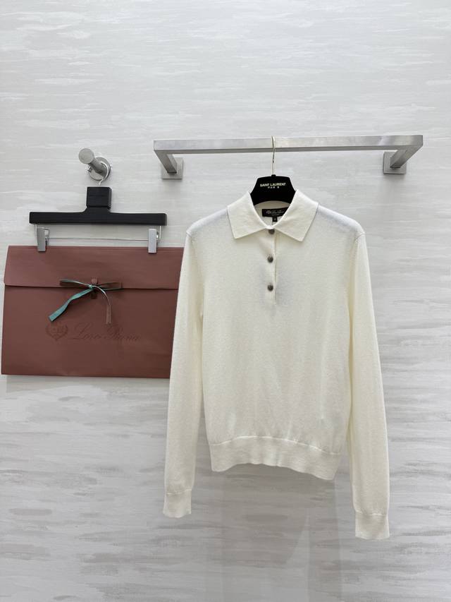 Loro piana 翻领羊绒针织 Classic polo衫是力量与精致的巧妙结合，编织出一支美轮美奂的“双人舞”。羊绒长袖针织以精致柔美风格演绎经典款式，彰