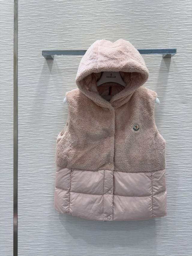 Moncle*R2025Fw新款羊羔毛羽绒马甲 90%鹅绒 充绒量45克 低调又高级 经典造型 定位立体剪裁 不可多得的一款！ 超保暖 柔软细腻 厚实保暖超有型