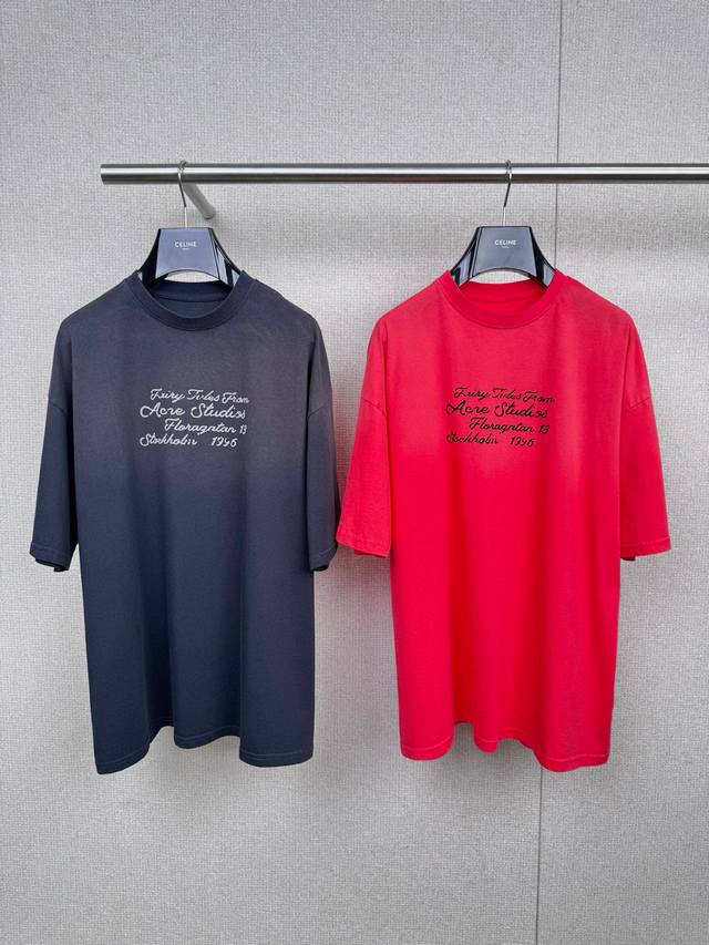 Acne 1996短袖真的Yyds，这两年美式复古横扫时尚圈，做旧水洗、脏脏感、乞丐风直接成了高端感代名词，这件短袖为什么这么火？权志龙同款，带点街头痞帅，随便