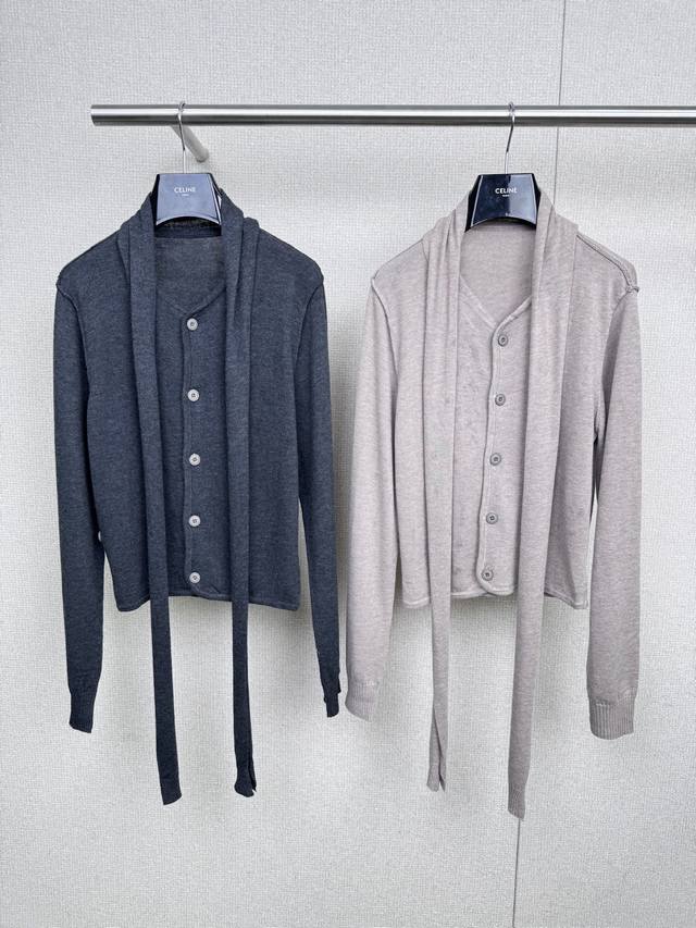 Lemaire2025秋冬新款飘带针织长袖显瘦内搭打底衫，把 “松弛高级感” 焊死的飘带针织衫 谁懂啊，这件针织衫把 “气质松弛感” 玩明白了，飘带设计 不规则