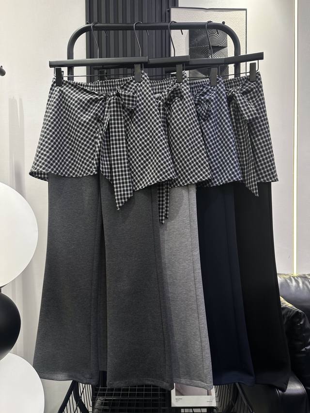 Miumiu-新款 格子屁帘两件套微喇裤 高腰显瘦设计 上身效果非常好 甜酷风格 超显瘦慵懒感拉满 四色 Smlxl