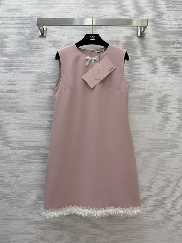 Miumi*缪家新款 25年早秋高端定制蝴蝶结钉珠花边装饰修身显瘦无袖背心连衣裙！粉色、黑色、 M码：胸围92，裙长88