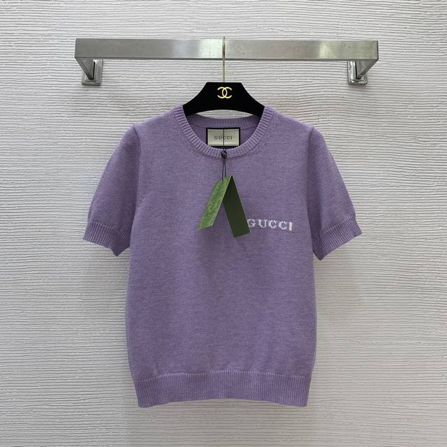Gucc*新款高端定制、胸前字母Logo标志时尚百搭圆领套头短袖针织衫上衣！紫色、天蓝色、藏青色、 M码：胸围86，袖长23，衣长54