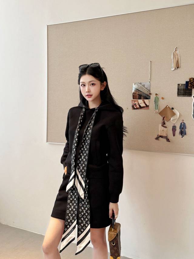 Louis*裤驴家Lv新款定制弹力空气棉面料环圈穿孔飘带设计时尚休闲套装！短款套头连帽长袖卫衣A字短裙半身裙！黑色、灰色、 M码：肩宽51，胸围108，袖长57