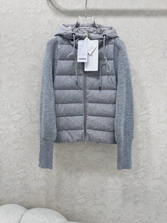 Brunello Cucinell* 25新款Bc家连丝毛羊绒面料袖子羽绒服 白鹅绒的配置 依旧极简风 整身无繁琐装饰 将品牌理念发挥到极致 定制拉链扣头 百搭