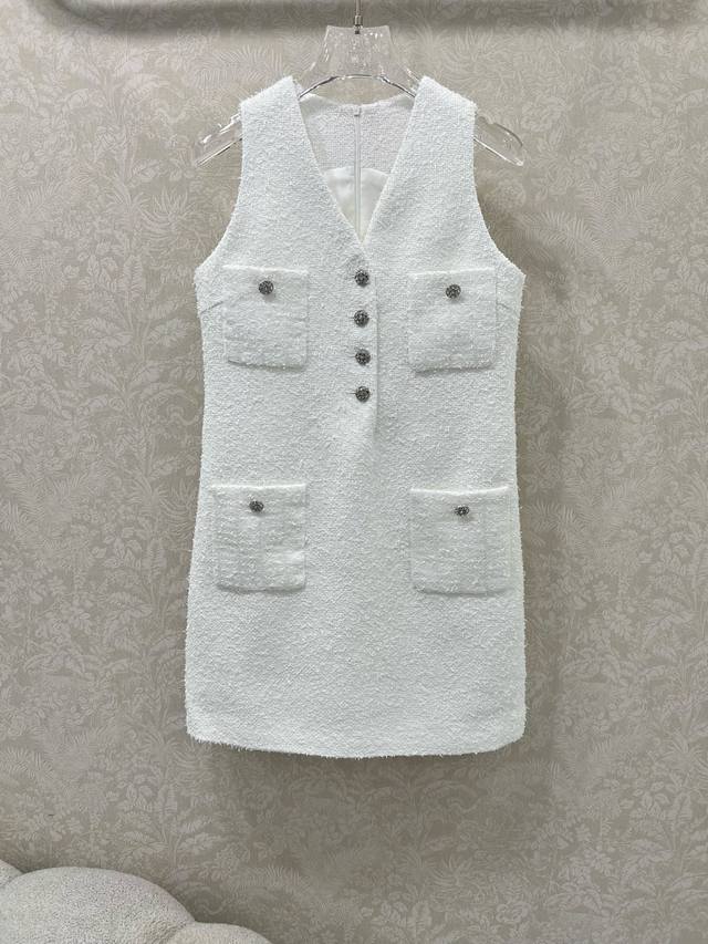 Chan*L 25新品亮片编织背心裙 高级又时髦的重工编织软花呢面料质感柔软细腻 V领半扣 双口袋3D立体剪裁版型上身显瘦绝绝子！复古又时髦气质减龄少女风。白富