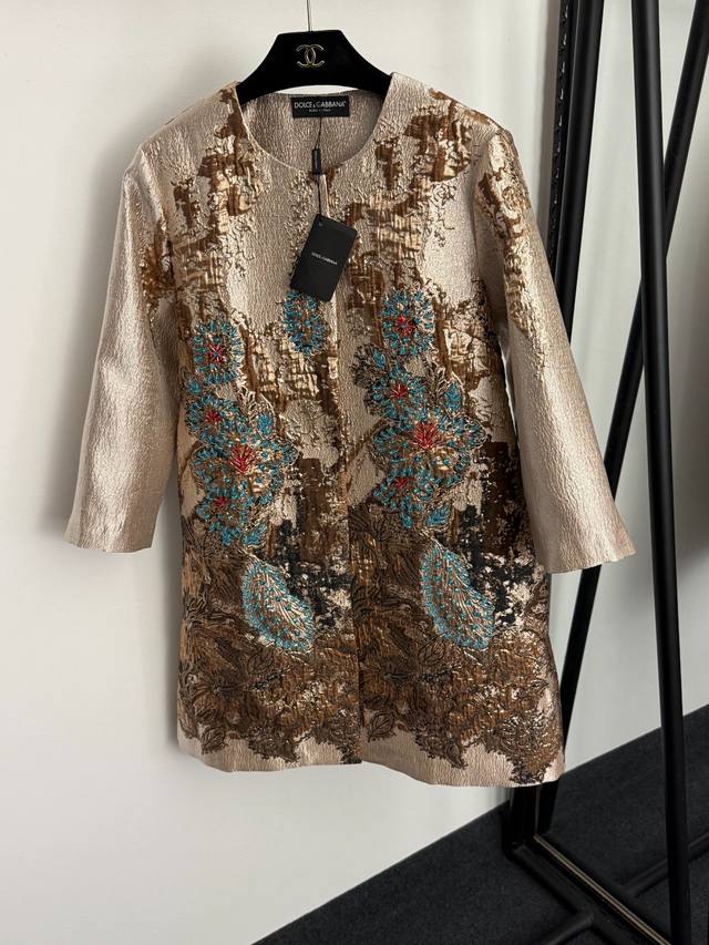 款号20255905 Dg*新款 重工钉珠 烫金亮丝提花长袖大衣外套，金粉色，S-Xxl， M码：肩宽39，胸围102，袖长46，长87；重量：0.635Kg