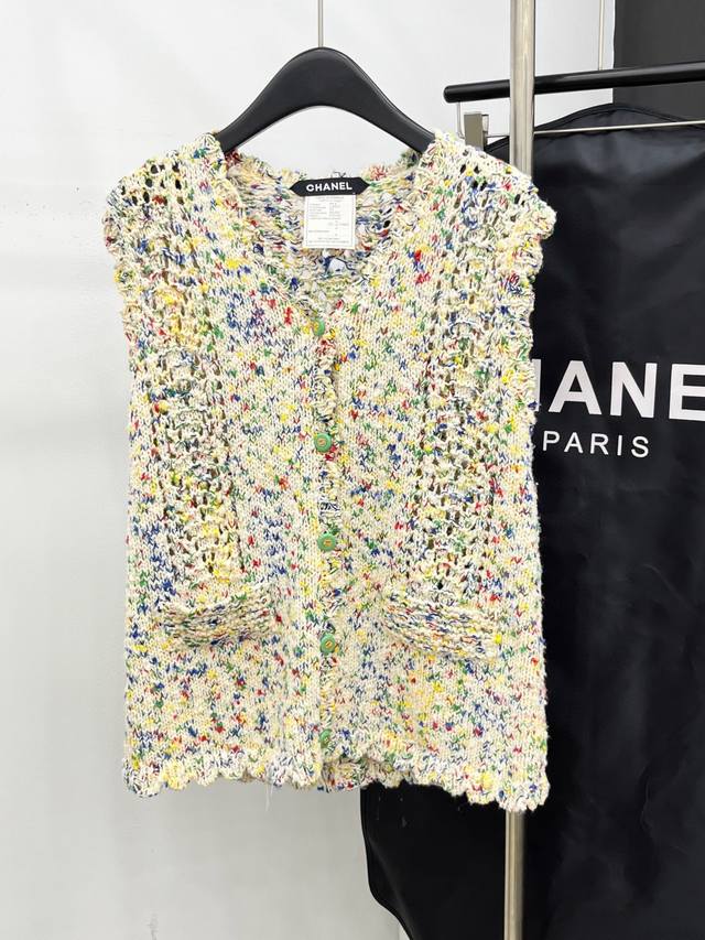 爆款现货 原单品质 Chan*｜25中古系列重工手工镂空钩花V领背心外套 独家订制纱线 ，设计高级又时髦！1:1订制重工面辅料，增添时尚格调，纯欲系搭配和谐，百
