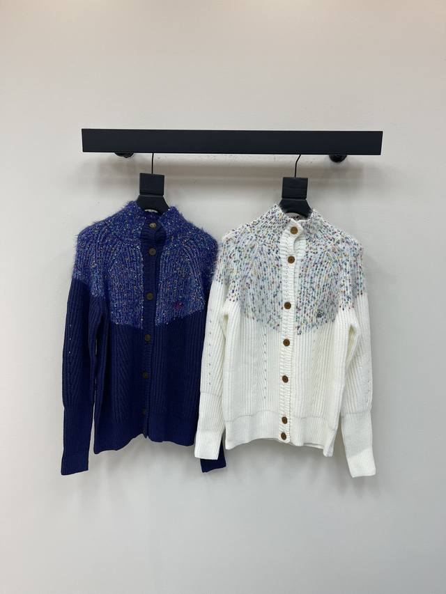 Vivienne Westwoo*西太后多巴胺土星高领针织开衫，采用羊毛混纺，柔软又保暖，秋冬穿超合适！彩色点缀，复古又活泼，细节满分 。宽松版型，单穿或外搭都