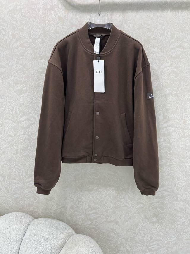 Alo*25新款棒球外套 高克重面料挺度质感都在线 韩版宽松版型 袖臂Alo反光Logo 细节都到位 Yb一致的版型和裁剪 上身超级遮肉显瘦 自带高级感 学院派
