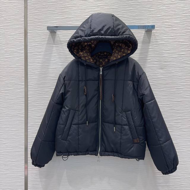 Louis Vuitto*2025Fw新款棉外套 高定出品 时髦精必入 这穿搭的功能特别强大 随意打造显高显瘦的上身效果，美式高街帅气随性气质！强烈推荐自留款