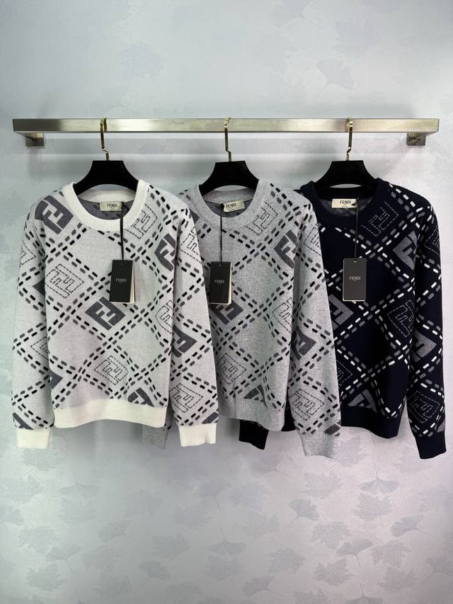 Fe*25早秋新款双F菱格纹针织毛衣 圆领套头设计 宽松版型 羊毛面料 手感柔软舒适 丰富视觉效果 上身尽显轻奢时髦气质 单穿叠穿均可 秋冬时尚穿搭首选！3色3