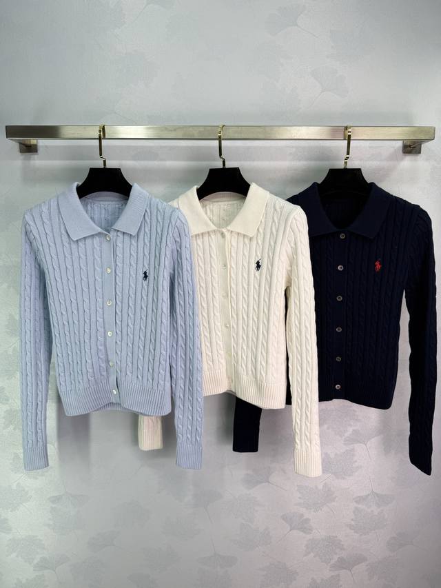 po*25早秋新款经典麻花开衫 精致小马标刺绣 polo领设计 绞花针织纹理立体有型 单穿内搭都很百搭 气质感十足！3色3码Sml T226B.