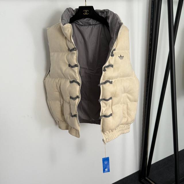 款号20255617 Adidas*新款保暖三件套装，中式盘扣棉服马甲外套+三叶草刺绣长袖连帽加绒卫衣+松紧腰休闲长裤，咖色，杏色，浅灰色，深灰色，S-Xl，