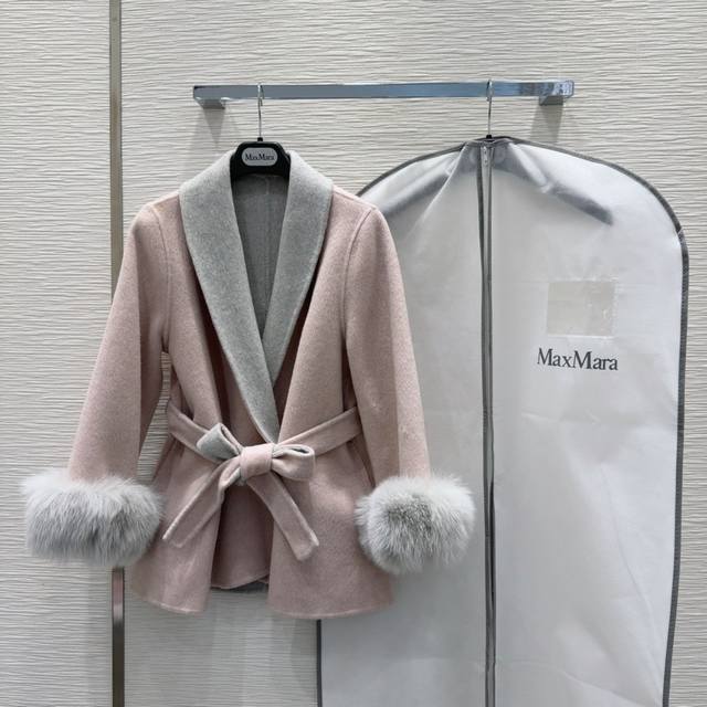 原单品质渠道狠货Max Mar*A双面羊绒大衣 高衣品的宝宝 30％羊绒+70％羊毛+可拆卸狐狸毛 纯手工制作！高品质、气质女神、优雅时尚的都市女性魅力 女王气