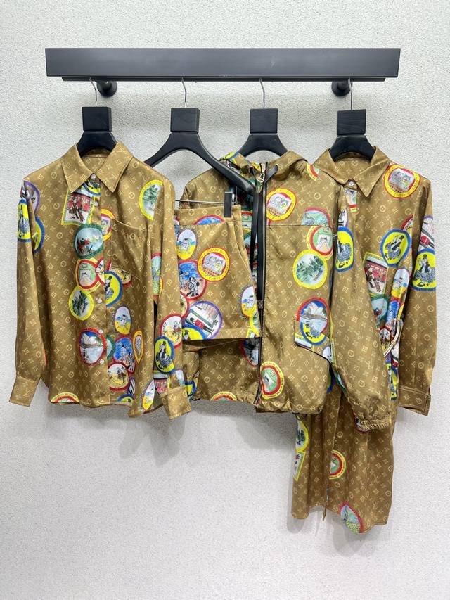 L家系列款渗透工艺印花猫咪连帽外套 简约中流露出高奢 整件衣服做工更是非常精细！ 版型简单一目了然，美伦美幻 低调又要引人注目，必选这款 高品质 尺码Smlxl