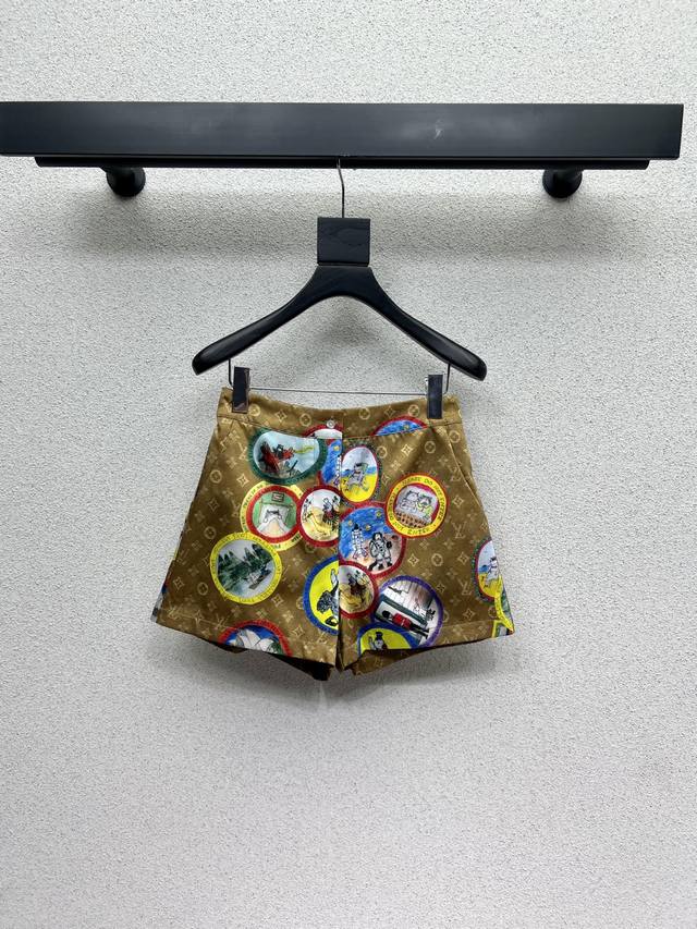 L家系列款渗透工艺印花猫咪短裤 简约中流露出高奢 整件衣服做工更是非常精细！ 版型简单一目了然，美伦美幻 低调又要引人注目，必选这款 高品质 尺码Smlxl.