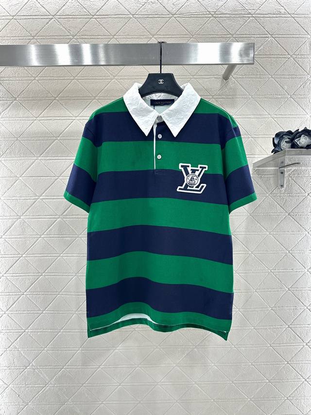 Louis Vuitto*2025新品上架 条纹短袖 定制Yb朱地全棉织造，弹力舒适，质感十足，翻领polo短袖上衣裁剪，上身呈现休闲慵懒的穿搭格调，大身蓝绿条