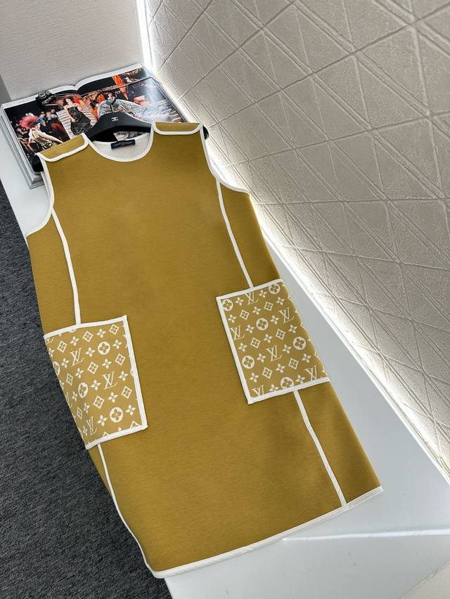 Louis Vuitto*2025新品上架 提花拼接口袋背心裙 定制Yb进口棉纶混纺材质，复合工艺处理，质感光泽，厚度舒适，背心裙剪裁，通体素色利用捆边轮廓线凸