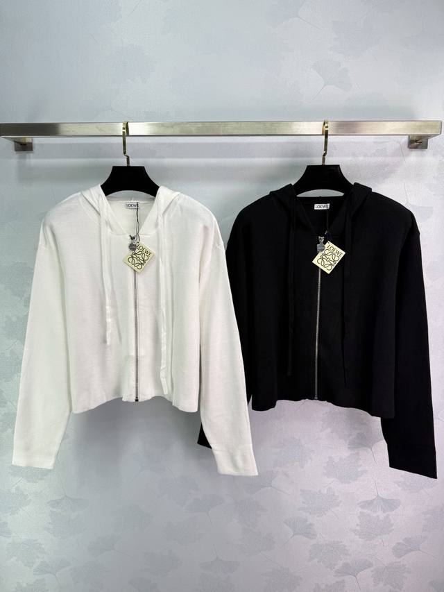 Loew*25早秋新款针织连帽开衫 连帽抽绳设计 Yb开模字母Logo拉链装饰 后背字母Logo立体提花装饰 简约时髦百搭 2色3码Sml。T226B.