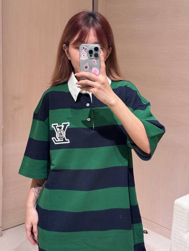 Louisvuitto* 25Fw早秋新款 撞色条纹短袖polo衫丨独家高版出品！甄选质感 polo 面料，挺括透气；Oversize 落肩版型，兼容多元身材，