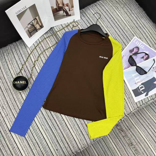强烈推荐 25年早秋系列 Miu*新款撞色长袖圆领T恤 刺绣字母点缀 Sml .
