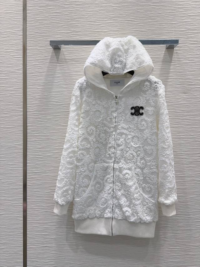 Celin* 2025Fw新款外套水溶蕾丝 一眼低调 细看惊艳的一款 水溶花 超好看栩栩如生的蝶恋花 唯美仙女 这个长度能很好展现身材比例又保持优雅稳重能Hol