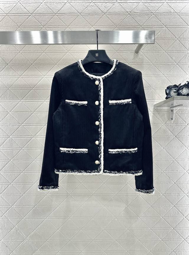 Chane*2025新品上架 撞色捆边灯芯绒洋装外套 定制Yb进口灯芯绒材质，肌理明显，质感上乘，圆领正肩外套版型，灯芯绒面料打造非典型小香风范，通体包边以编织