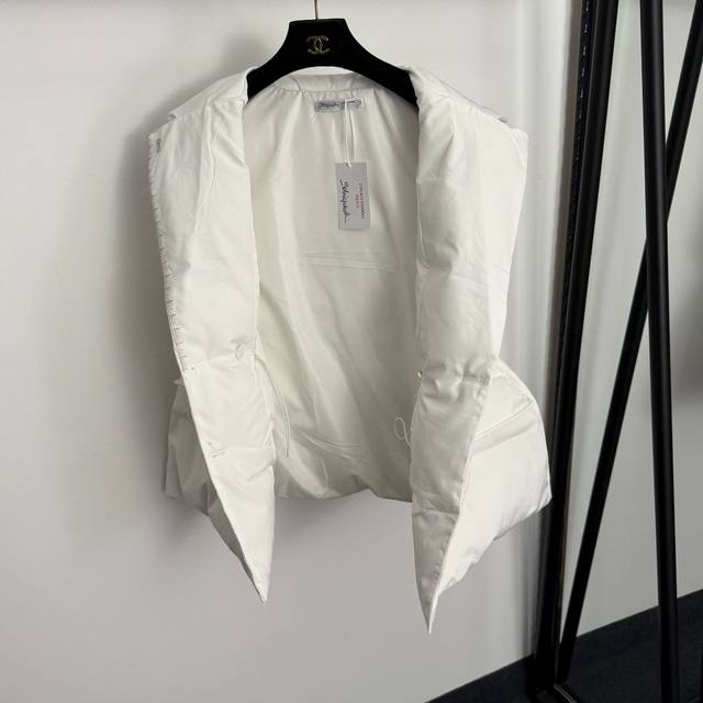 款号20255791 Schiaparelli*新款保暖三件套装，钥匙孔金色双排纽扣棉服马甲外套+刺绣Logo长袖连帽加绒卫衣+加绒休闲长裤，白色，灰色，黑色，