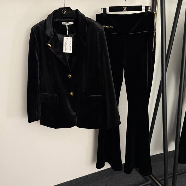 款号20255768 Schiaparelli*新款高档金丝绒套装，大眼睛金色纽扣后背钥匙孔刺绣长袖西装外套+刺绣侧拉链高腰喇叭长裤，黑色，S-Xl， M码：肩