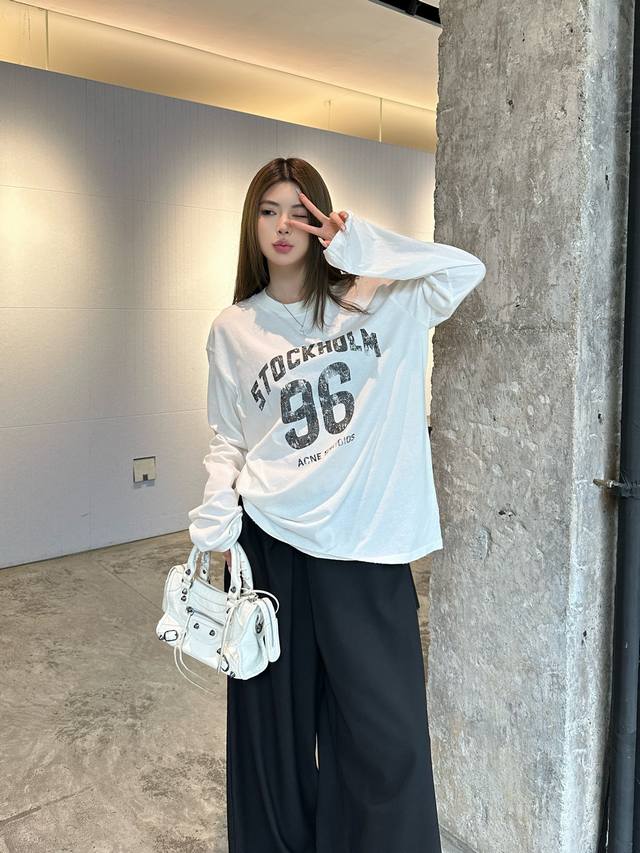 Acne Stud*O 25Fw早秋新款 宽松阔版洗水印花长袖T恤丨独家高版出品！选用亲肤透气的棉感面料，经过特殊洗水处理后，手感柔软且带有轻微做旧的复古肌理，