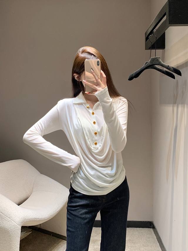 Chane* 25Fw早秋新款 polo荡领弹力长袖T恤丨独家高版出品！以亲肤弹力面料打造贴身却不束缚的穿着体验，舒适感拉满；polo领与荡领设计的融合是点睛之