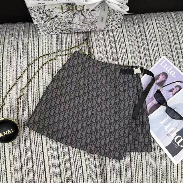 强烈推荐 25年早秋系列 Dio*新款Logo提花短裤裙 Sml .