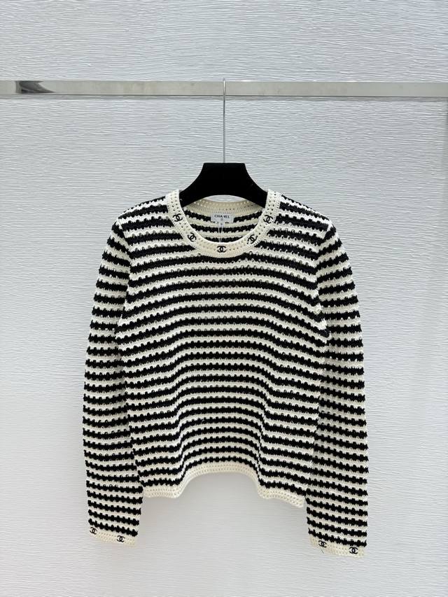 Ch家 早秋新款 撞色条纹镂空圆领针织长袖 颜色：黑色 尺码：36.38.40