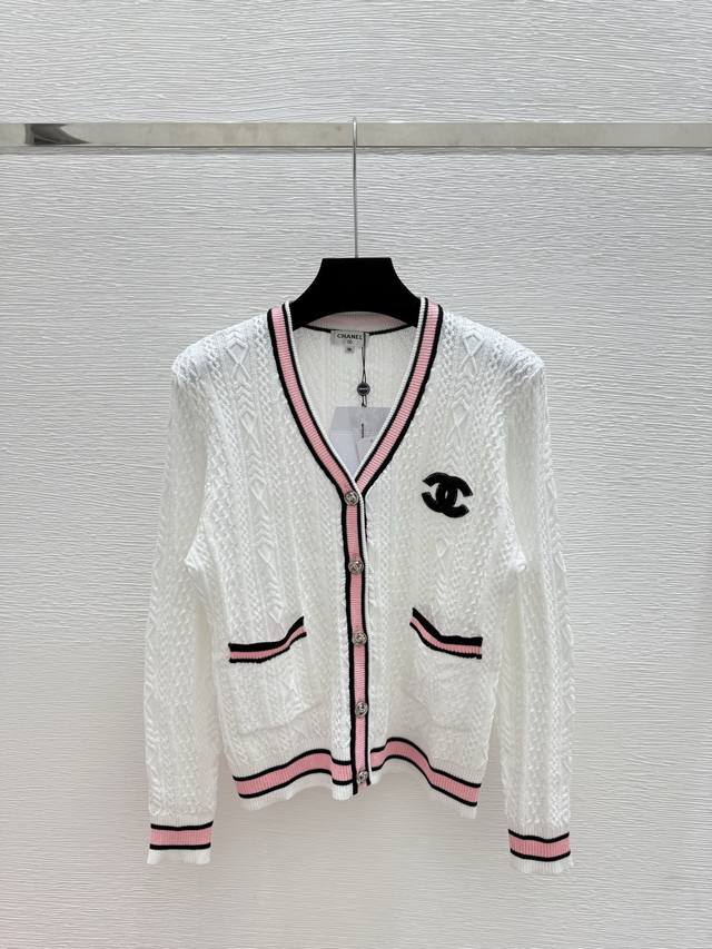 Ch家 早秋新款 撞色V领针织长袖开衫 颜色：白色 尺码：36.38.40