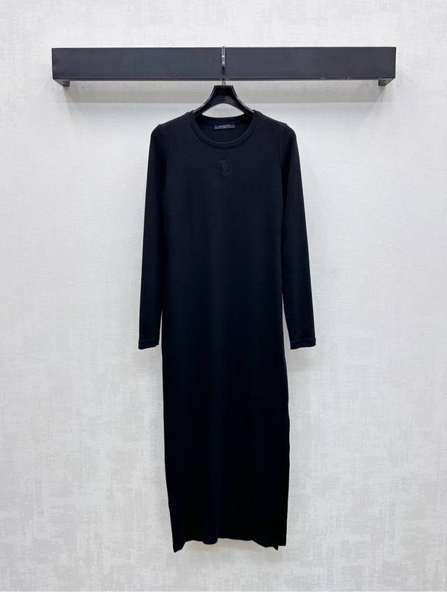 Louis Vuitto*2025新品上架 弹力长袖连衣裙 定制Yb进口全棉材质 高弹舒适亲肤 圆领领口恰当露肤美化头肩比例更为显瘦 立体包边细节配合单侧裙摆开