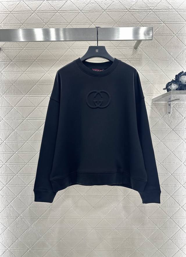Gucc* 2025新品上架 圆领立体徽标卫衣 定制Yb原生全棉材质，内里磨绒处理，保暖亲肤，久洗不易变形起球，质感十足，经过多重水洗工艺处理，呈现复古风格。套