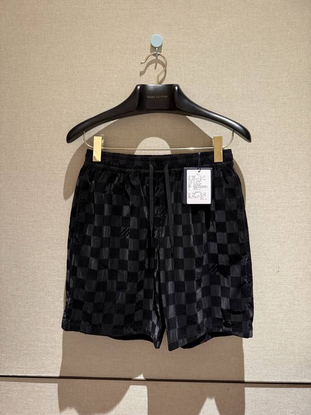 louis V* 25 Ss 26夏季新款男士速干运动五分裤短裤！ 宽松直筒裤管，粗腿无压力！上身不贴肉也没有卡裆尴尬！膝上五分长度，穿起来凉快不压个子， 长度