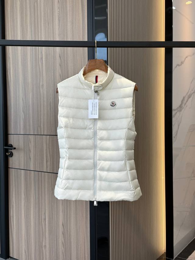 原装 。 Moncler 盟可睐 宝藏款轻薄羽绒背心 ｜ Igens女士羽绒马甲 已出货 . 拼手速的畅销款. 鼎级最高版白鹅绒 ； 当季新款 Igelle短款