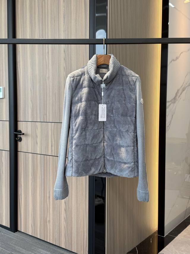 moncler 好看的浅色羽绒服 盟可睐 女士Teddy泰迪绒拉链开衫 想穿专柜同等品质的认准咱家品质！ 绝不错过的高端品质； 诚意满满的工艺 区别市面一切货，