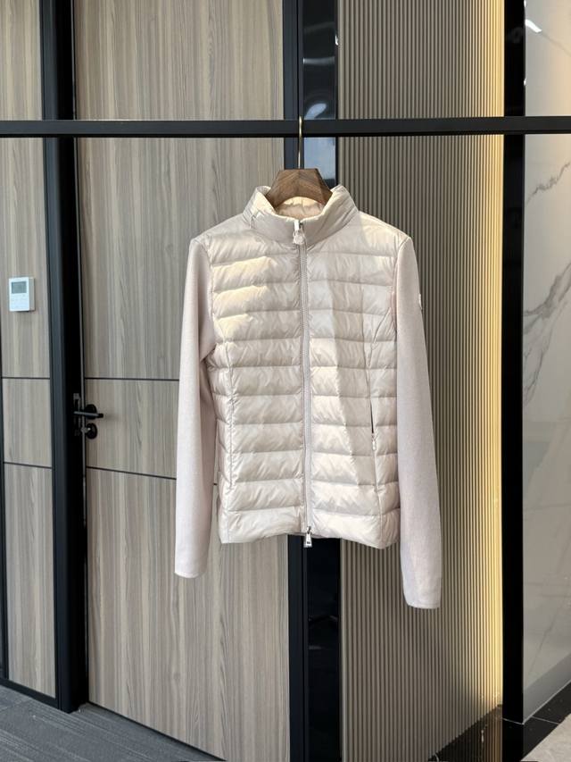 moncler 蒙口25立领 隐藏连帽修身女羽绒拼接针织开衫 90白鹅绒 + 羊毛针织