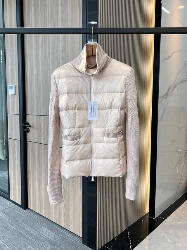 moncler 蒙口 半充绒羽绒服 ｜5G入冬，即买即穿 蒙口 女士开衫针织翻领拉链羽绒开衫 权网独家 鼎级版本 已出货 . 拼手速的畅销款. 鼎级最高版白鹅绒