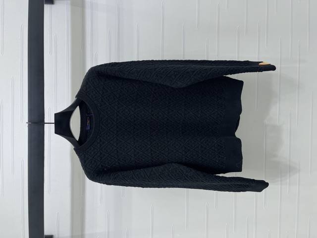 上新原单高端品质Louis Vui*Ton 2025早秋最新系列！三花菱格套头毛衣 定制Yb棉毛针织材质 舒适柔软 质感上乘 圆领套头毛衣版型 领边袖口螺纹坑条