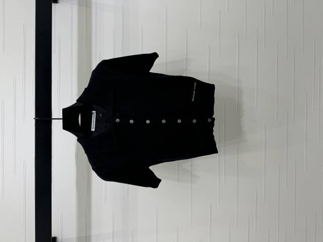 上新原单高端品质Alexander Wan* 2025早秋最新系列！翻领针织短袖开衫！定制进口羊毛混纺纱线材质织造 柔软舒适塑造松弛轮廓 通体利落polo领增添