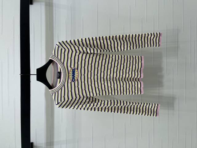 上新原单高端品质 Chane* 2025早春最新系列！条纹套头长袖毛衣！定制羊毛纱线织造 穿搭舒适 柔软细腻 圆领针织长袖上衣剪裁 成衣细腻密实肌理钩织 通体三