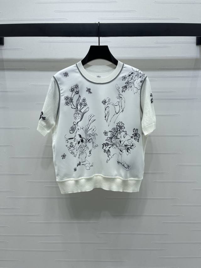 上新原单高端品质 Erdos*2025早秋最新系列！印花圆领针织短袖！定制进口针织材质 质感舒适上乘 针织短袖剪裁 通体清新印花图案搭配白底 展现优雅文艺气息
