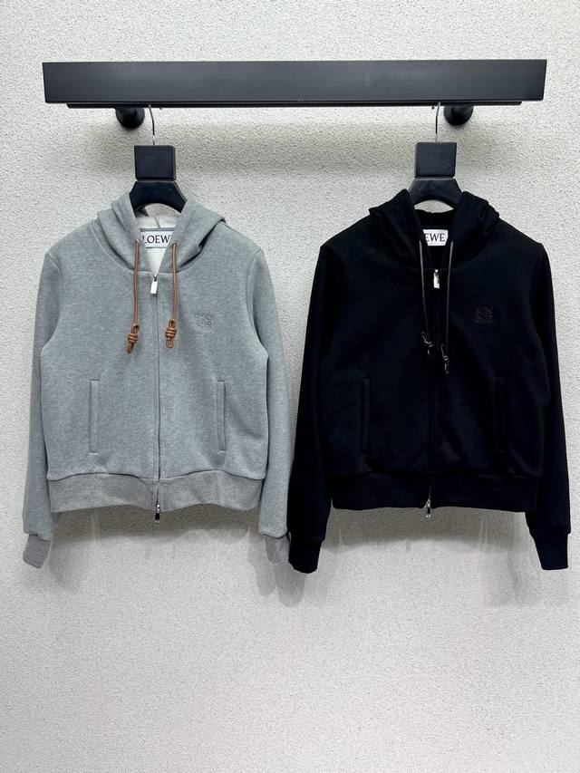罗意威连帽休闲外套 百搭不挑人 简约高级耐看实穿 定制面料 舒适亲肤 时尚休闲百搭不挑 高品质 两色 尺码Sml
