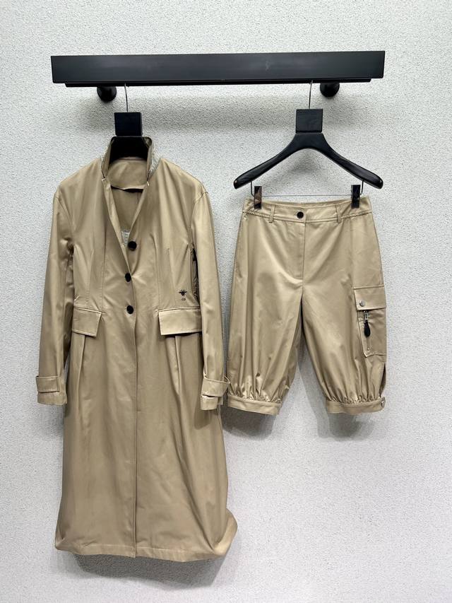 D家小蜜蜂长款卡其西装外套 干练利落时髦有致 日常穿搭推荐款 细节感在线 提升气质感必备单品 高品质 尺码Smlxl外套